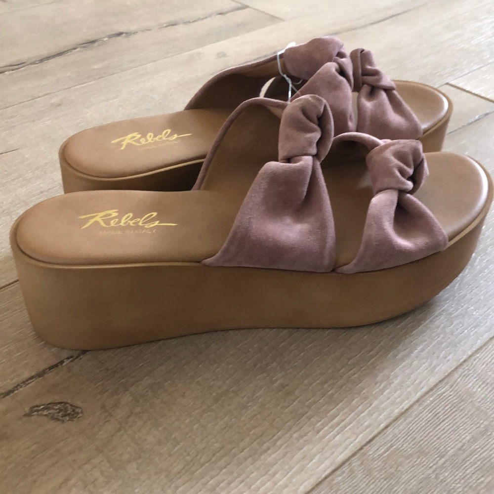 NWOT Rebels Rose Suede Wedges